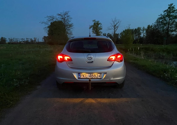 Opel Astra cena 22900 przebieg: 175000, rok produkcji 2010 z Strzelno małe 154